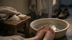 Neutrale Seife und Salz: die einfache Fußroutine gegen Geruch und raue Stellen